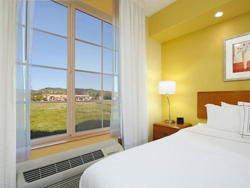 Fairfield Inn & Suites By Marriott Fairfield Napa Valley Area Exterior photo
