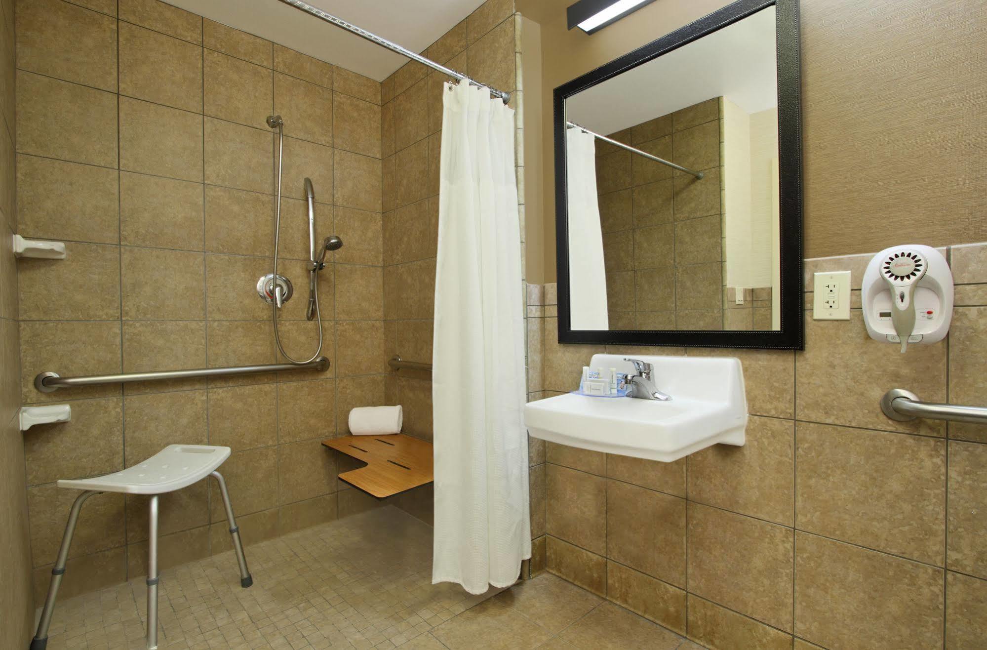 Fairfield Inn & Suites By Marriott Fairfield Napa Valley Area Exterior photo