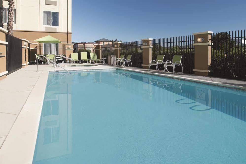 Fairfield Inn & Suites By Marriott Fairfield Napa Valley Area Exterior photo